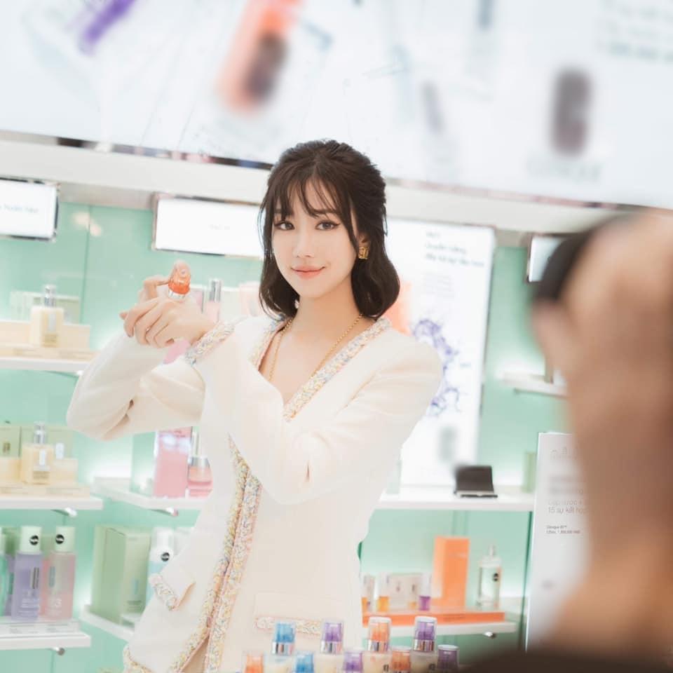 Vừa bị chỉ trích vì đạo nhạc, Min tiếp tục bị khui chuyện dao kéo trộn từ bộ tứ Taeyeon, Hari Won, Elly Trần và Erik-7