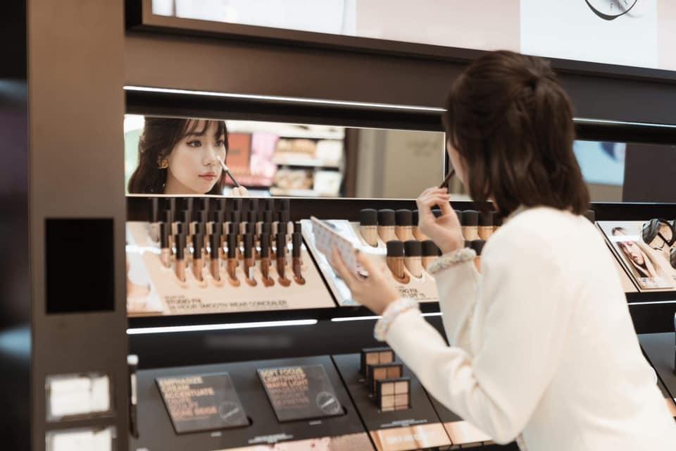 Vừa bị chỉ trích vì đạo nhạc, Min tiếp tục bị khui chuyện dao kéo trộn từ bộ tứ Taeyeon, Hari Won, Elly Trần và Erik-9