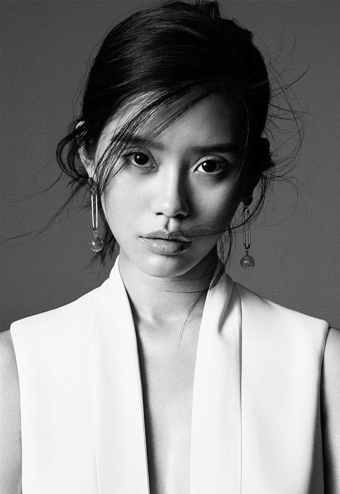 Vẻ đẹp rực lửa của siêu mẫu nội y vừa được con trai vua sòng bạc Macao cầu hôn-10