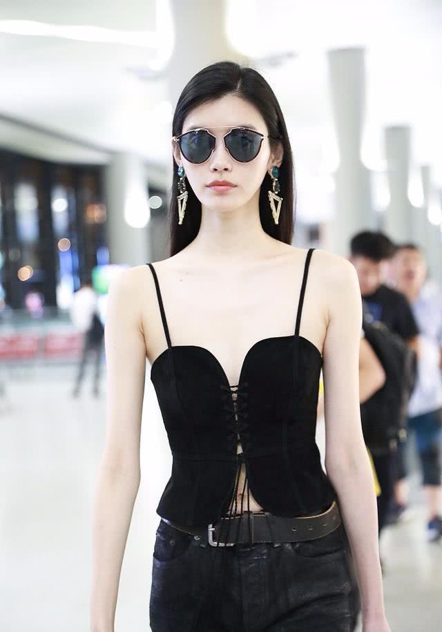 Vẻ đẹp rực lửa của siêu mẫu nội y vừa được con trai vua sòng bạc Macao cầu hôn-13