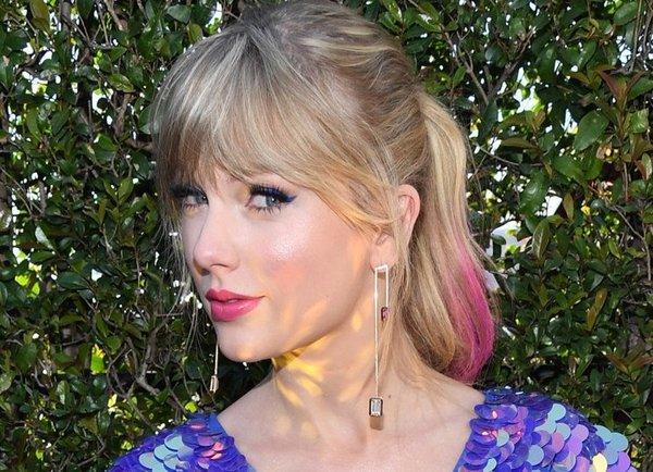 Loạt Idol thế giới dùng bút danh bí mật để viết nhạc đến fan cứng cũng không hề hay biết-1