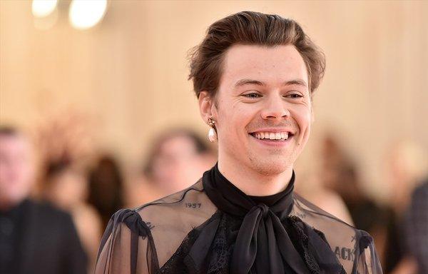 Loạt Idol thế giới dùng bút danh bí mật để viết nhạc đến fan cứng cũng không hề hay biết-3