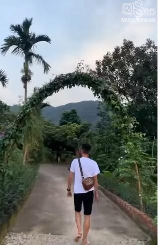 Khoe nhà ở quê rộng cả chục hecta, Mạc Văn Khoa khiến người hâm mộ xuýt xoa: Đại gia đất là đây chứ đâu-4