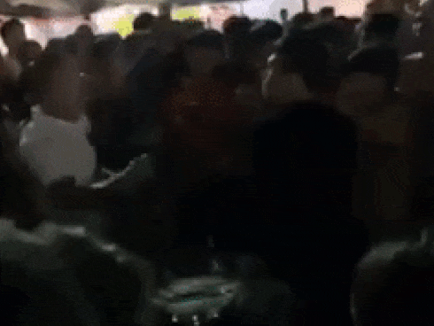 Ca sĩ hội chợ Du Thiên bị chửi bới, ném ghế khi diễn ở Quảng Nam-2