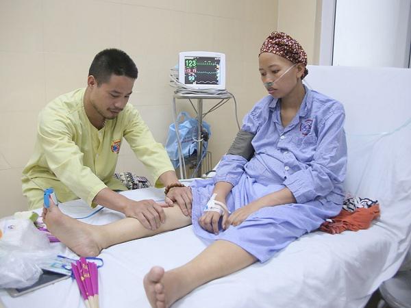 Mắc ung thư khi mang bầu, mẹ trẻ sụt 20kg, ngủ ngồi suốt 4 tháng để con được chào đời-4