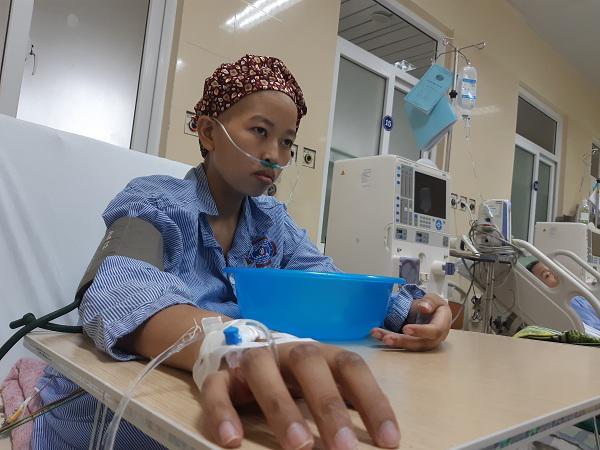 Mắc ung thư khi mang bầu, mẹ trẻ sụt 20kg, ngủ ngồi suốt 4 tháng để con được chào đời-1