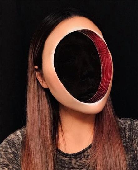 Chủ nhân màn hóa trang ảo giác của Ezra Miller tại Met Gala sở hữu hàng nghìn tác phẩm trang điểm đẹp đến rùng rợn-8