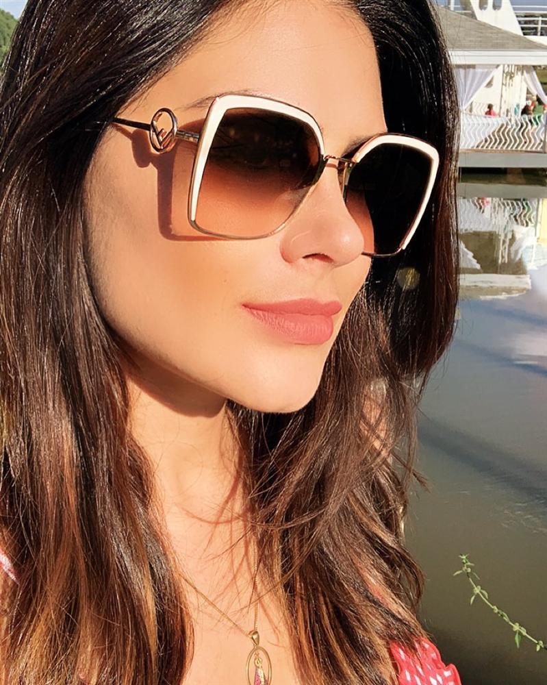 Bản tin Hoa hậu Hoàn vũ 14/5: Nhan sắc Phạm Hương không thể so bì với mỹ nữ Colombia dù trong quá khứ hay ở hiện tại-10