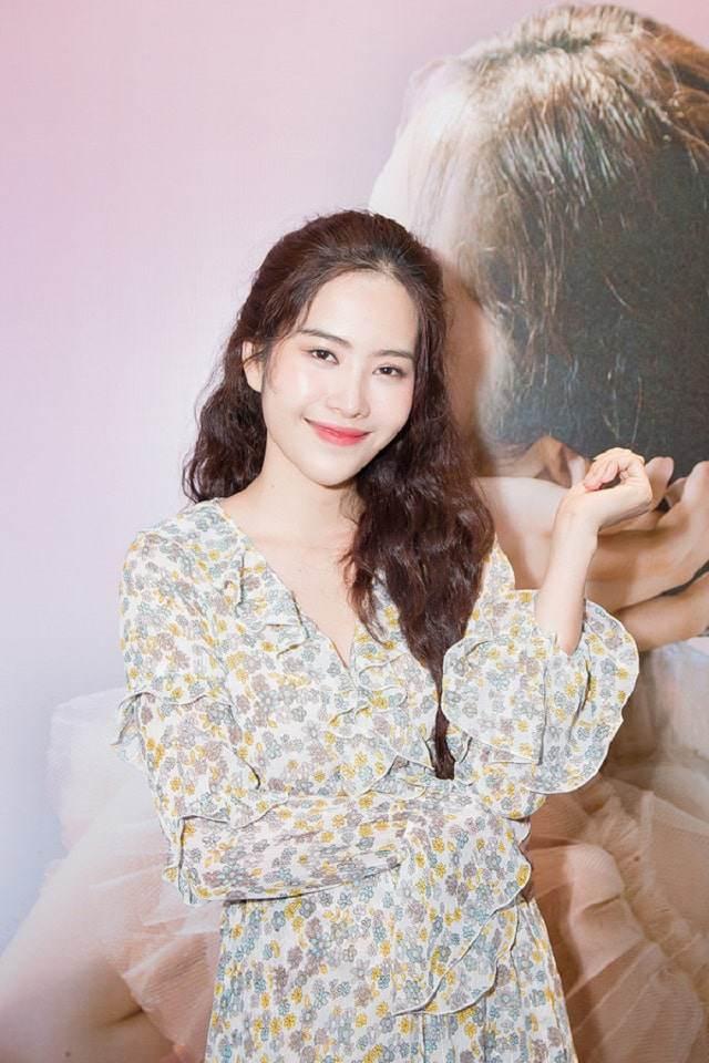 Chán đầu bù tóc rối, Nam Em quyết định tân trang lại mái tóc với màu bạch kim rực rỡ-5