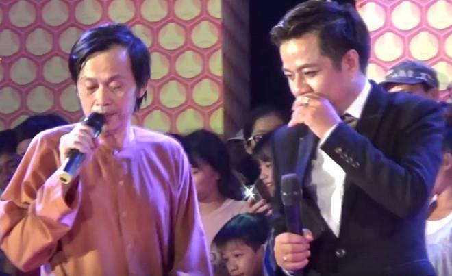 Cảnh bị chọi gạch đá, giang hồ vây đánh của nghệ sĩ Việt diễn hội chợ-6