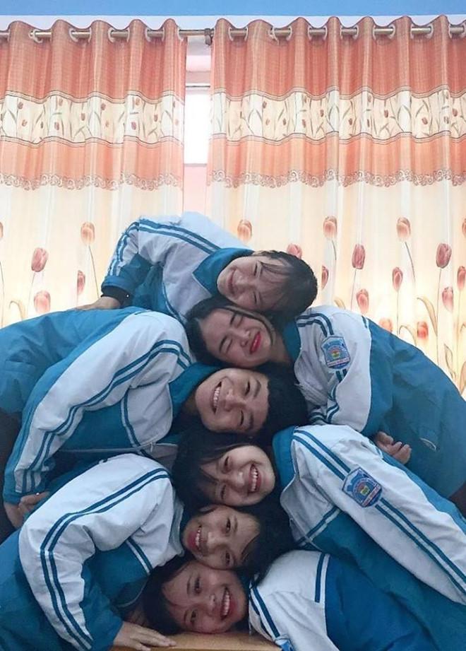 Thêm trào lưu chụp kỷ yếu mới: Đầu chồng đầu, mặc đồ như ninja-3