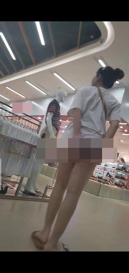 Bức ảnh bàn tán nhất sáng nay: Gái xinh Hà Nội gây sốc khi đi tung tăng khắp siêu thị trong bộ dạng trên có áo, dưới để không-2
