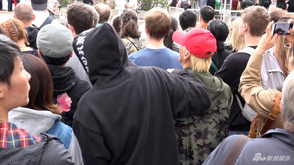 Yêu vợ say đắm như Châu Kiệt Luân: Đứng lặng trong đám đông ngắm Côn Lăng trên thảm đỏ Cannes-5