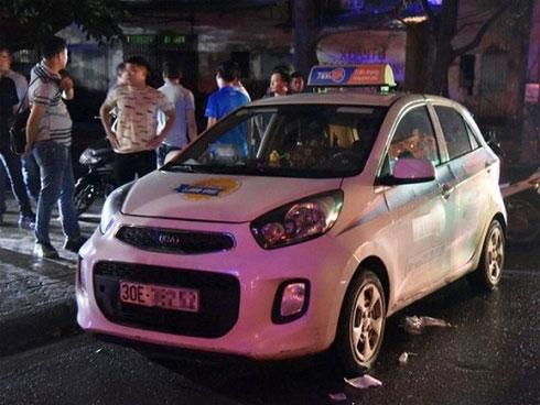 Danh tính người đàn ông đâm gục nữ tài xế taxi rồi dùng dao tự sát ở Hà Nội