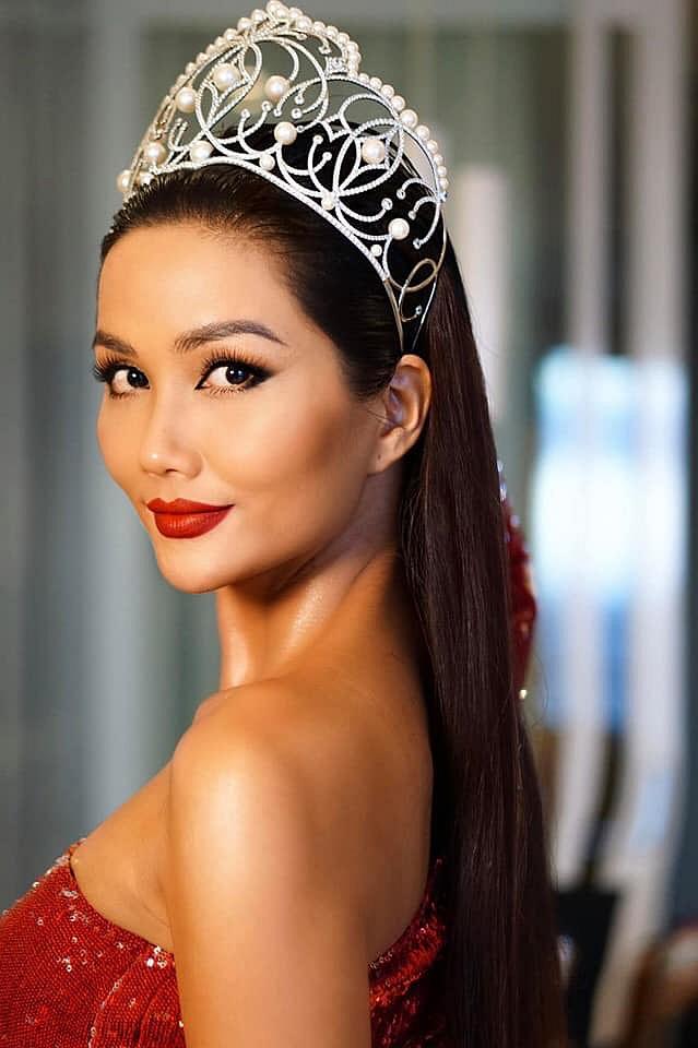 Sinh nhật thì hoa hậu làm gì: HHen Niê lột xác với mái tóc dài lạ lẫm, khoe quà độc ai nhìn cũng... hãi-4