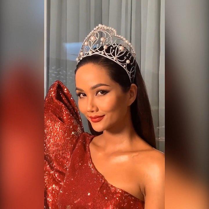 Sinh nhật thì hoa hậu làm gì: HHen Niê lột xác với mái tóc dài lạ lẫm, khoe quà độc ai nhìn cũng... hãi-5