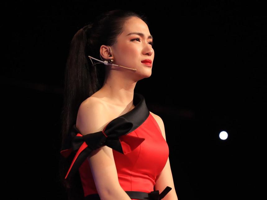Hòa Minzy bật khóc khi bị nhạc sĩ Đức Huy chê chọn sai bài, bắt thí sinh gồng gánh ca khúc quá khó-3