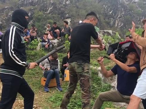 Khán giả chia phe cãi nhau vì diễn xuất của Hoàng Thùy Linh-5