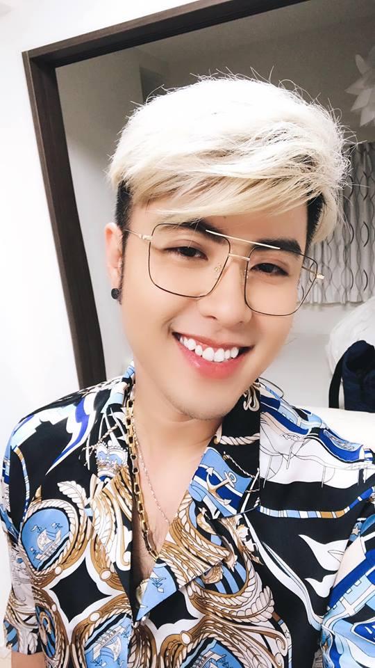 Trước khi húi cua gần như trọc lốc, Akira Phan từng để nhiều kiểu tóc chất như nước cất-6