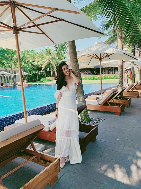 Hoa hậu Tiểu Vy khoe nhan sắc rực rỡ cùng trình catwalk chuyên nghiệp nhưng cái kết lại cực hài-1