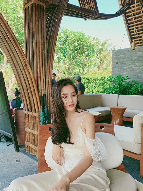 Hoa hậu Tiểu Vy khoe nhan sắc rực rỡ cùng trình catwalk chuyên nghiệp nhưng cái kết lại cực hài-4