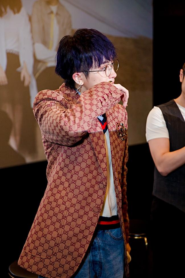 Gil Lê bật khóc khi bị chê trách đi giật lùi dù hoạt động showbiz lâu năm-3