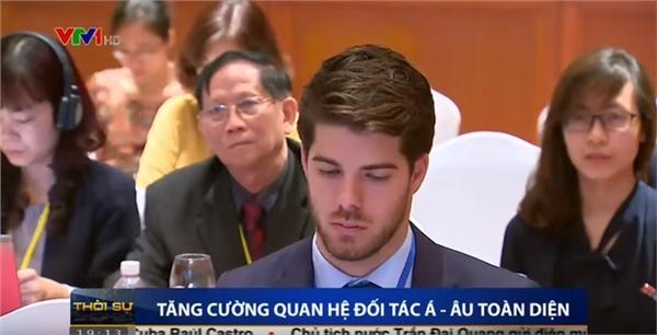 Một giây xuất hiện, trai đẹp trên sóng thời sự khiến bao chị em càn quét tìm info-2