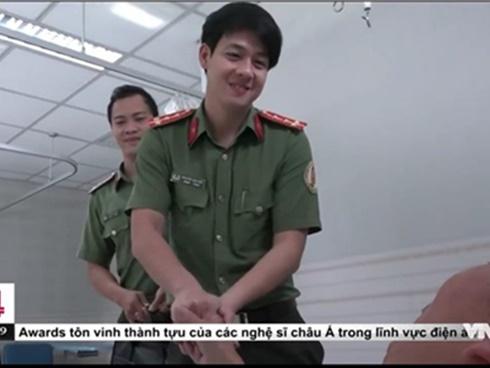 Đã tìm ra info đại úy nổi như cồn sau vài giây xuất hiện trên sóng thời sự nhưng biết đời tư của anh các girl sẽ hụt hẫng-3