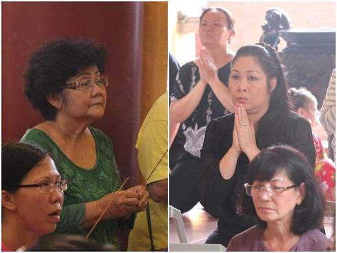 NSND Hồng Vân cùng Minh Luân đến viếng mộ nghệ sĩ Anh Vũ trong ngày mùng 5 Tết-9