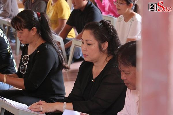 Hồng Vân - Minh Nhí - Quốc Thuận tới lễ cúng 49 ngày mất của cố nghệ sĩ Anh Vũ-9
