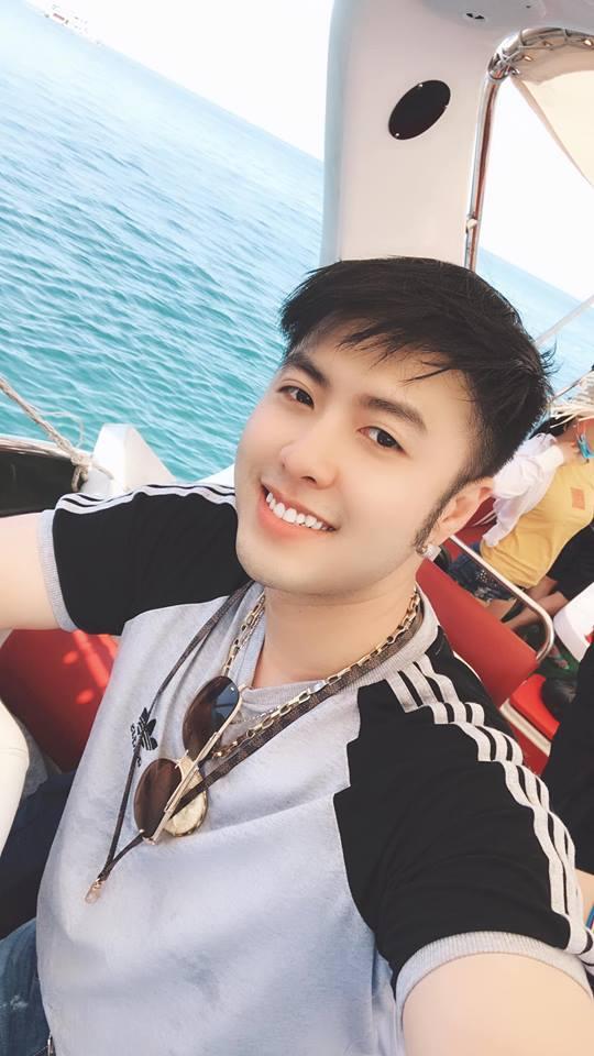 Trước khi húi cua gần như trọc lốc, Akira Phan từng để nhiều kiểu tóc chất như nước cất-10