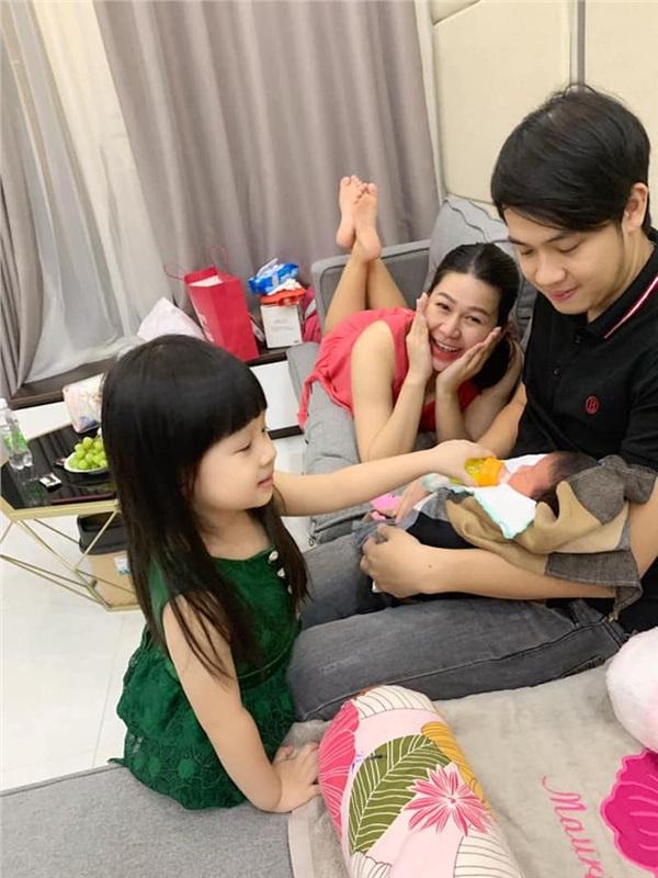 Đã tìm ra info đại úy nổi như cồn sau vài giây xuất hiện trên sóng thời sự nhưng biết đời tư của anh các girl sẽ hụt hẫng-2