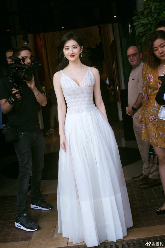 Đệ nhất mỹ nữ Bắc Kinh ngượng chín mặt khi bị đuổi khỏi thảm đỏ LHP Cannes 2019-3