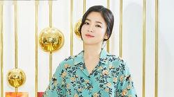 U40 Song Hye Kyo xinh đẹp ngỡ ngàng dù ăn mặc giản dị hết mức