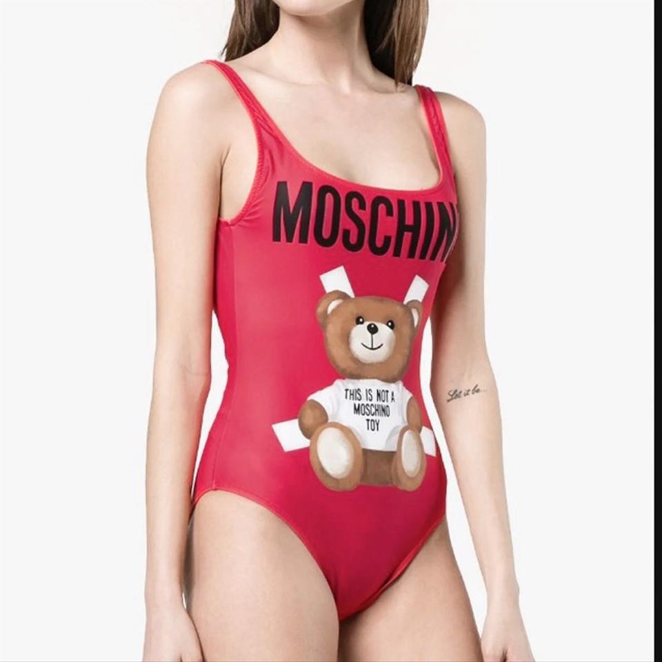 Sau khi bị chê người khúc gỗ, Thúy Vi diện đồ bơi 7 triệu đồng khoe rãnh đùi-2