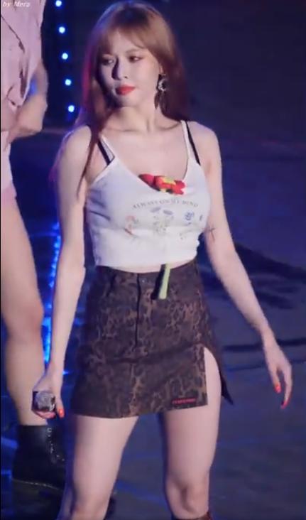 Nữ hoàng sexy HyunA vừa tái xuất đã gây sốc với hành động chưa idol nữ nào dám làm-2