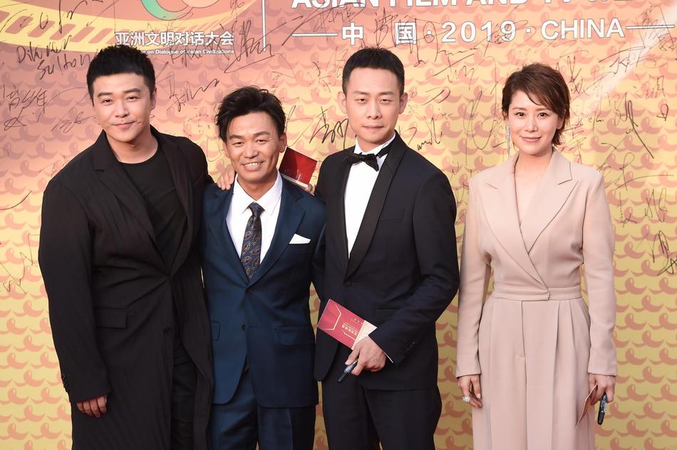 Thảm đỏ hot nhất Cbiz: Dương Mịch, Chương Tử Di nổi bật đàn áp dàn tiểu hoa 9x-12