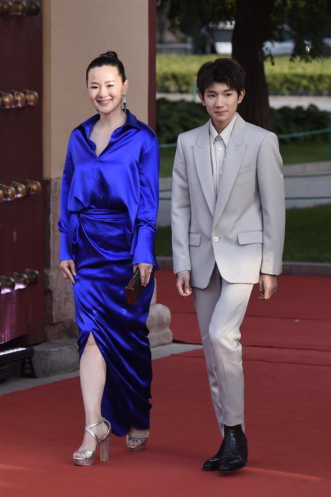 Thảm đỏ hot nhất Cbiz: Dương Mịch, Chương Tử Di nổi bật đàn áp dàn tiểu hoa 9x-6