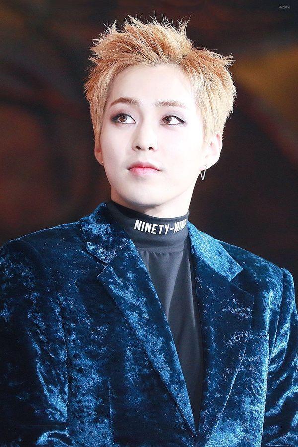 Rò rỉ ảnh Xiumin (EXO) trong quân đội, fan mong anh tự chăm sóc sức khỏe và hoàn thành trách nhiệm-2