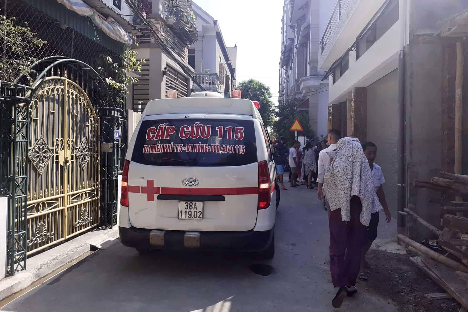 Hà Tĩnh: Chồng tử vong, vợ nguy kịch với vết cắt trên cổ-4