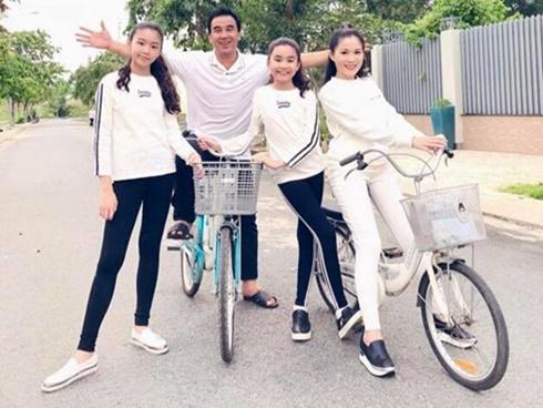 Con gái nhà Quyền Linh: Cô chị được khen giống Trương Bá Chi, cô em lại là 'bản sao' hoàn hảo của mẹ