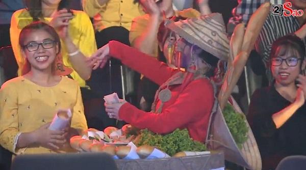 HÚ HỒN: Mặc quốc phục Bánh Mì y chang HHen Niê, Việt Hương cứ như đang thi Hoa hậu Hoàn vũ Thế giới-6