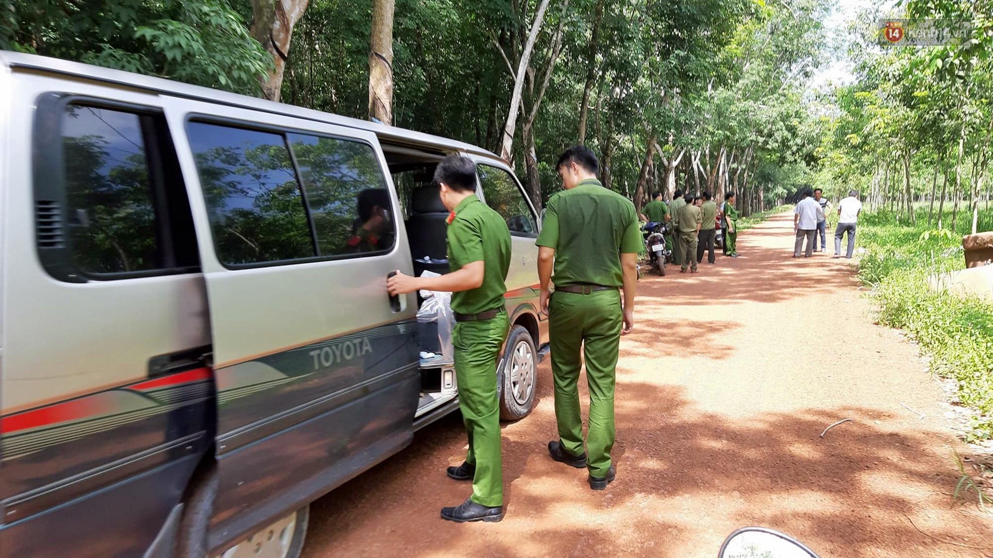 Cảnh sát vào rừng cao su, truy tìm dấu vết để phá án vụ 2 thi thể trong thùng nước đổ bê tông-2