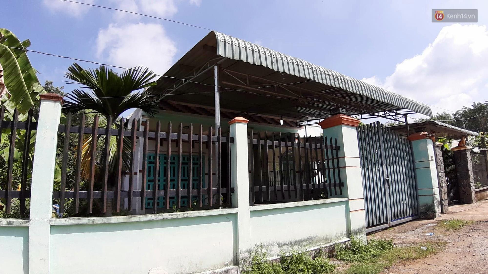 Cảnh sát vào rừng cao su, truy tìm dấu vết để phá án vụ 2 thi thể trong thùng nước đổ bê tông-5