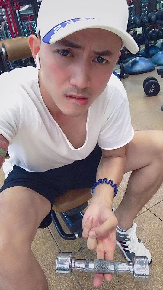 Hotgirl tài năng Khánh Vy bị các em học sinh vây kín không chừa một lối tại trường THPT Ngô Quyền-1