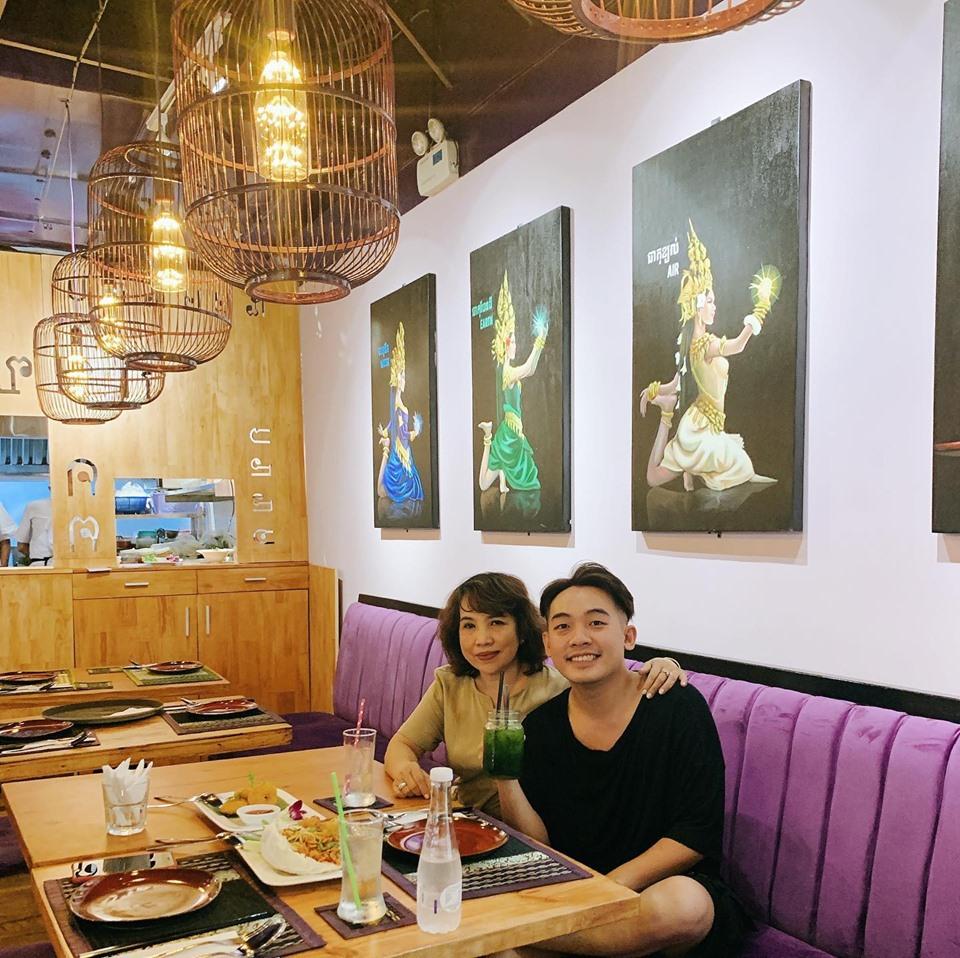 Hotgirl tài năng Khánh Vy bị các em học sinh vây kín không chừa một lối tại trường THPT Ngô Quyền-6