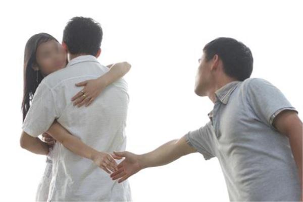 Thanh niên nai lưng kiếm tiền nuôi bạn gái học Harvard hết 6 tỷ, chuẩn bị cưới thì phát hiện sừng mọc dài cả mét-1