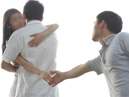 Thanh niên nai lưng kiếm tiền nuôi bạn gái học Harvard hết 6 tỷ, chuẩn bị cưới thì phát hiện 'sừng' mọc dài cả mét