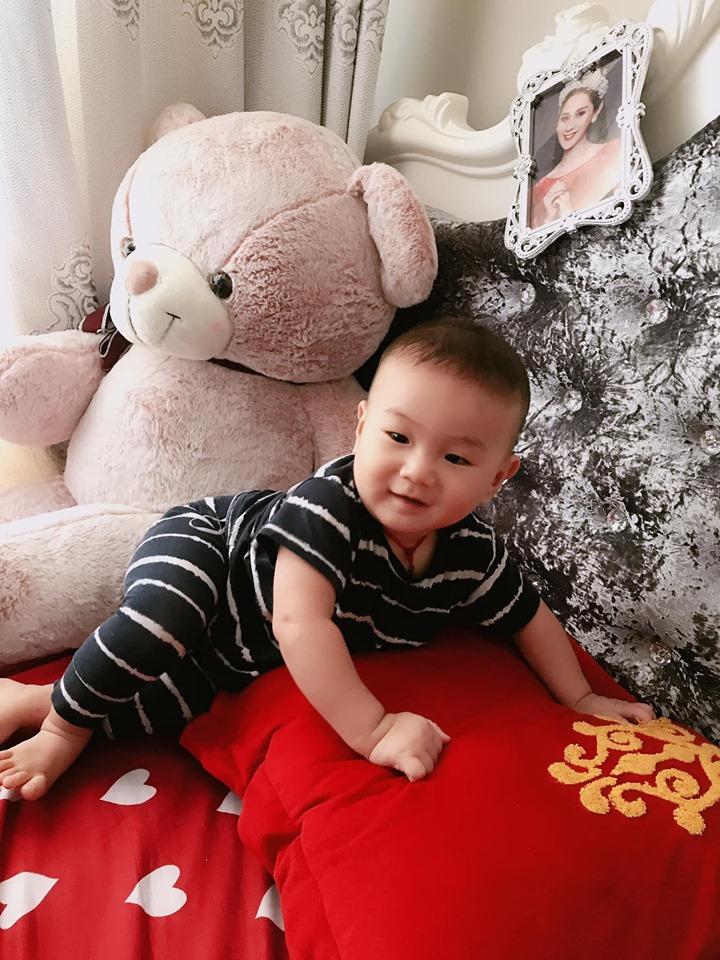 Lâm Khánh Chi xinh đẹp khoe ảnh con trai cưng, fan khen hết lời-2