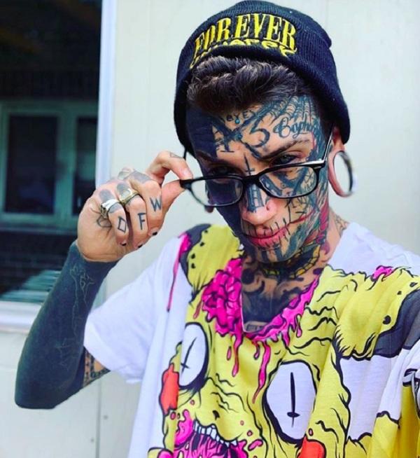 Thanh niên cải tạo cơ thể nhiều nhất thế giới, xăm mắt, xẻ đôi lưỡi và cấy silicone vào người: Đây là nghệ thuật-1